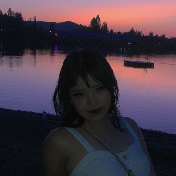 Meet your Posher, Amber - Picture 1 of 1